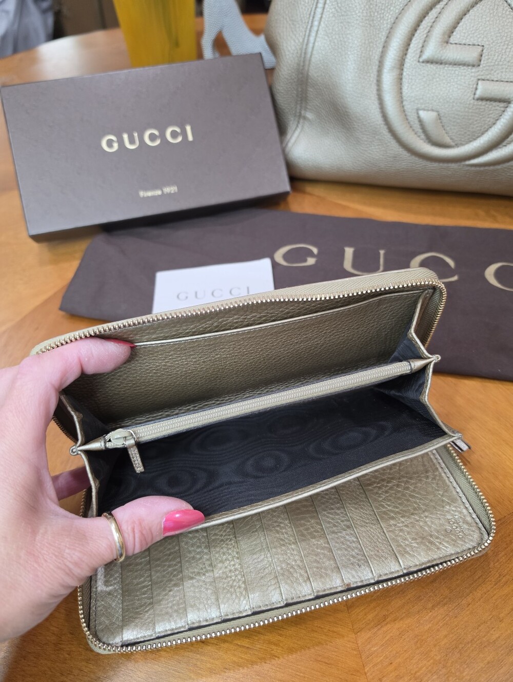 Gucci Soho Hobo Pewter With Matching Zip Around Wallet - Picture 7 of 16